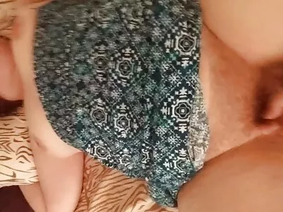گودنے والی لڑکیوں کے انزال میں مدد کرنا۔