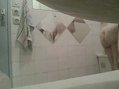 نوجوان لڑکی کی گدی کو چاٹا